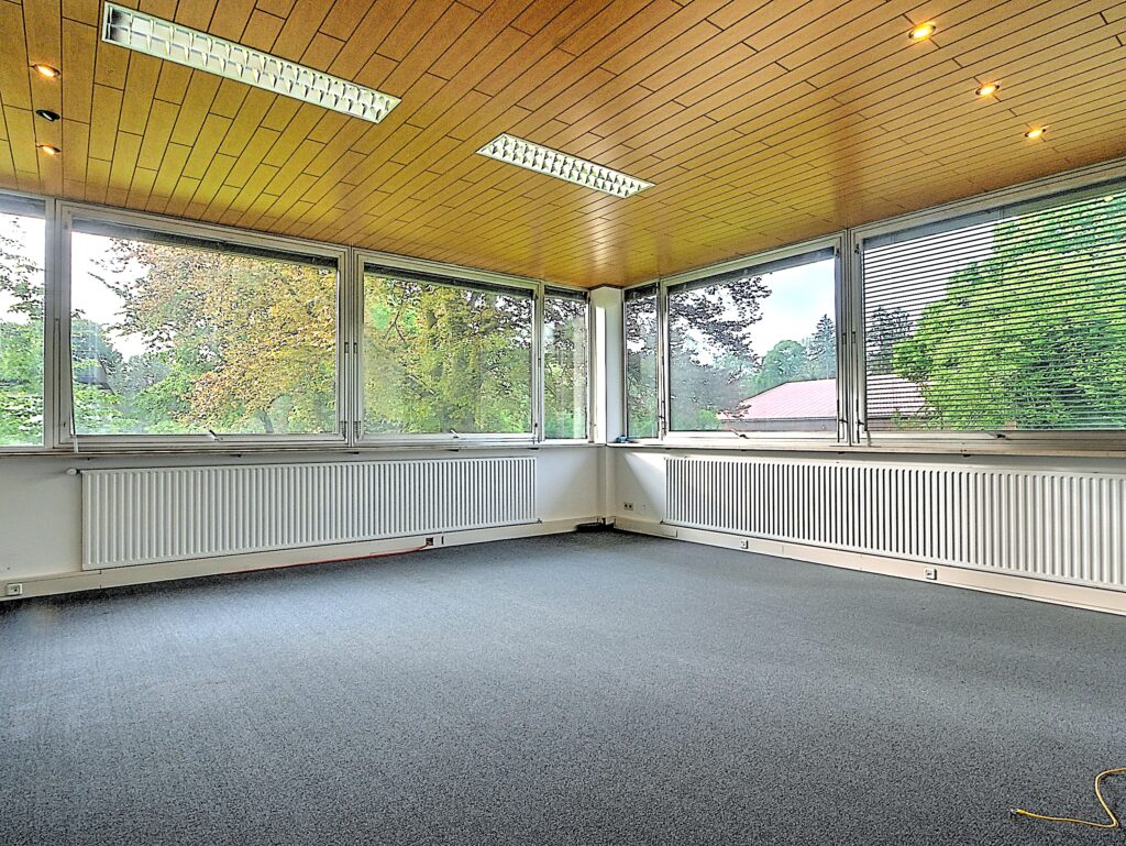 KRAILLING: EINZIEHEN UND DIREKT LOSLEGEN – DIESES BÜRO IST BEREIT FÜR IHRE IDEEN!